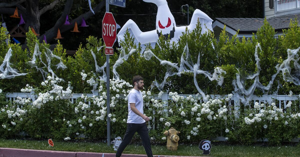 Editorial: Fake Halloween spiderwebs are truly scary