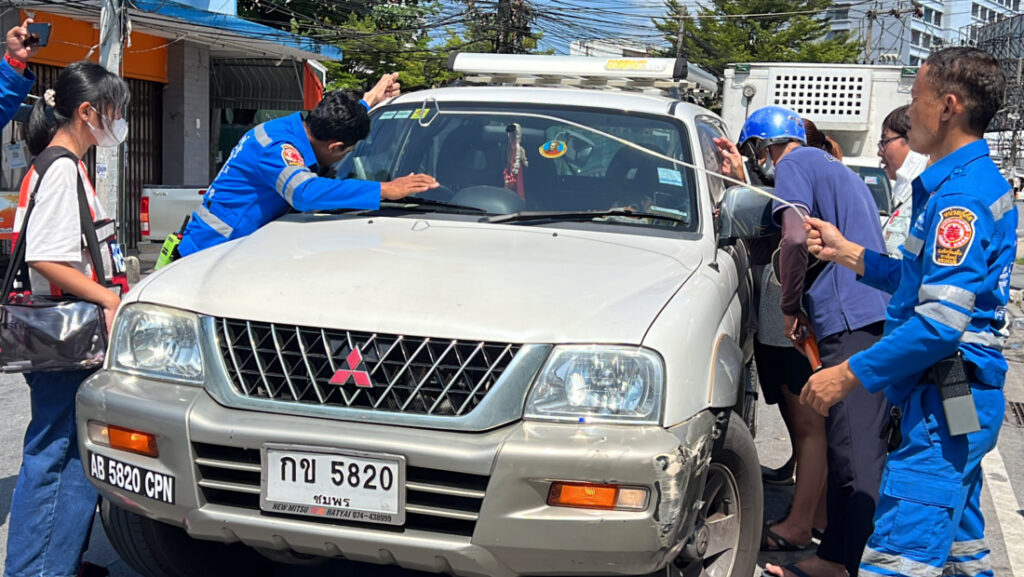 กู้ภัย’มิตรภาพสามัคคี’ เร่งช่วยเหลือเด็กติดรถ ซุกซนพลาดกดล็อกประตู กลางเมืองหาดใหญ่