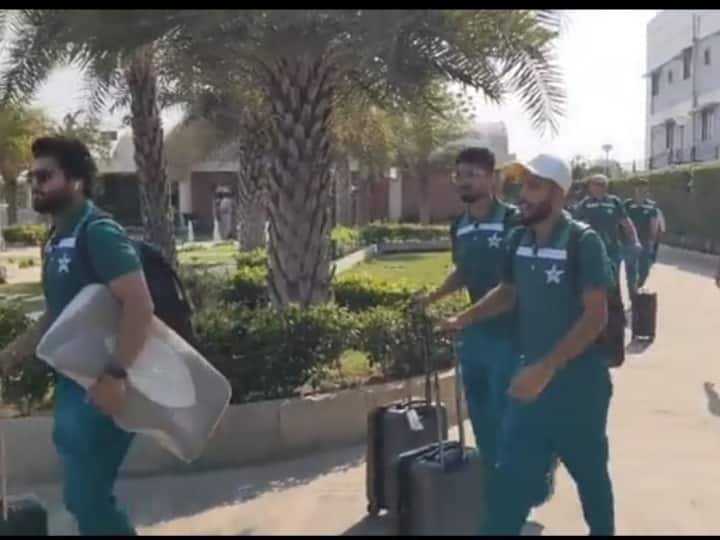Watch: भारत के खिलाफ मैच के लिए अहमदाबाद पहुंची पाकिस्तान की टीम, सामने आया वीडियो