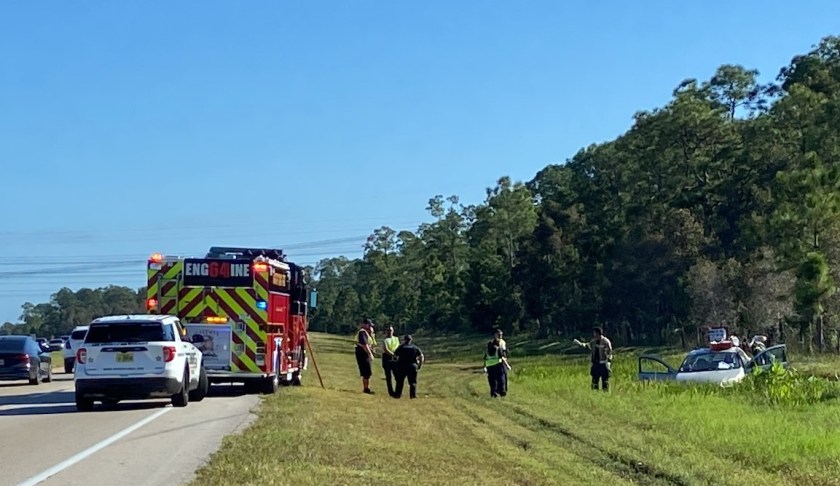 1 person injured after car crashes into ditch in Fort Myers