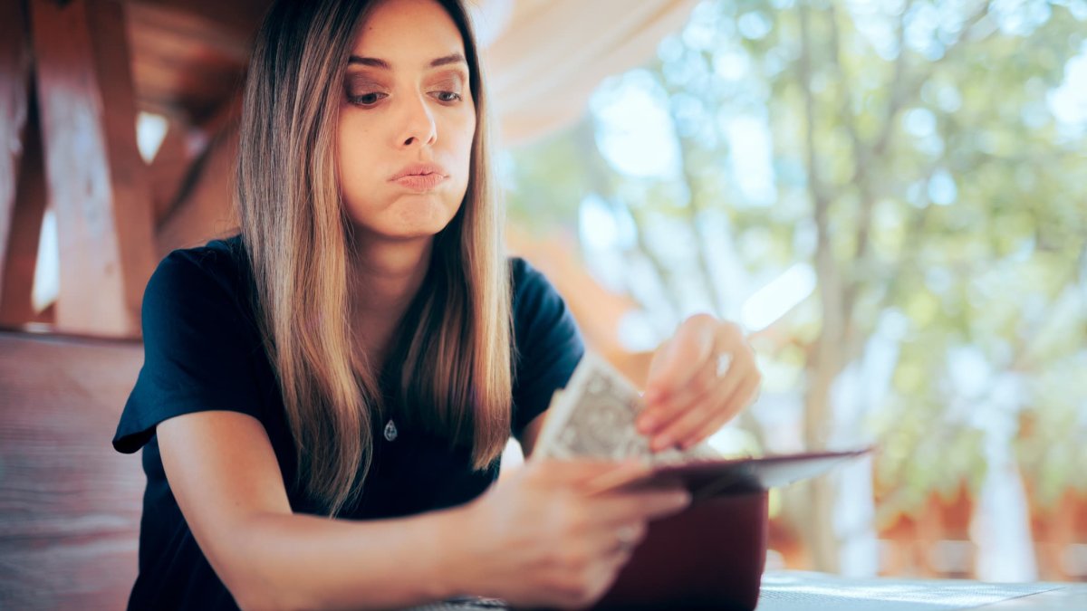 There’s a connection between workers’ mental health and retirement, emergency savings, research finds