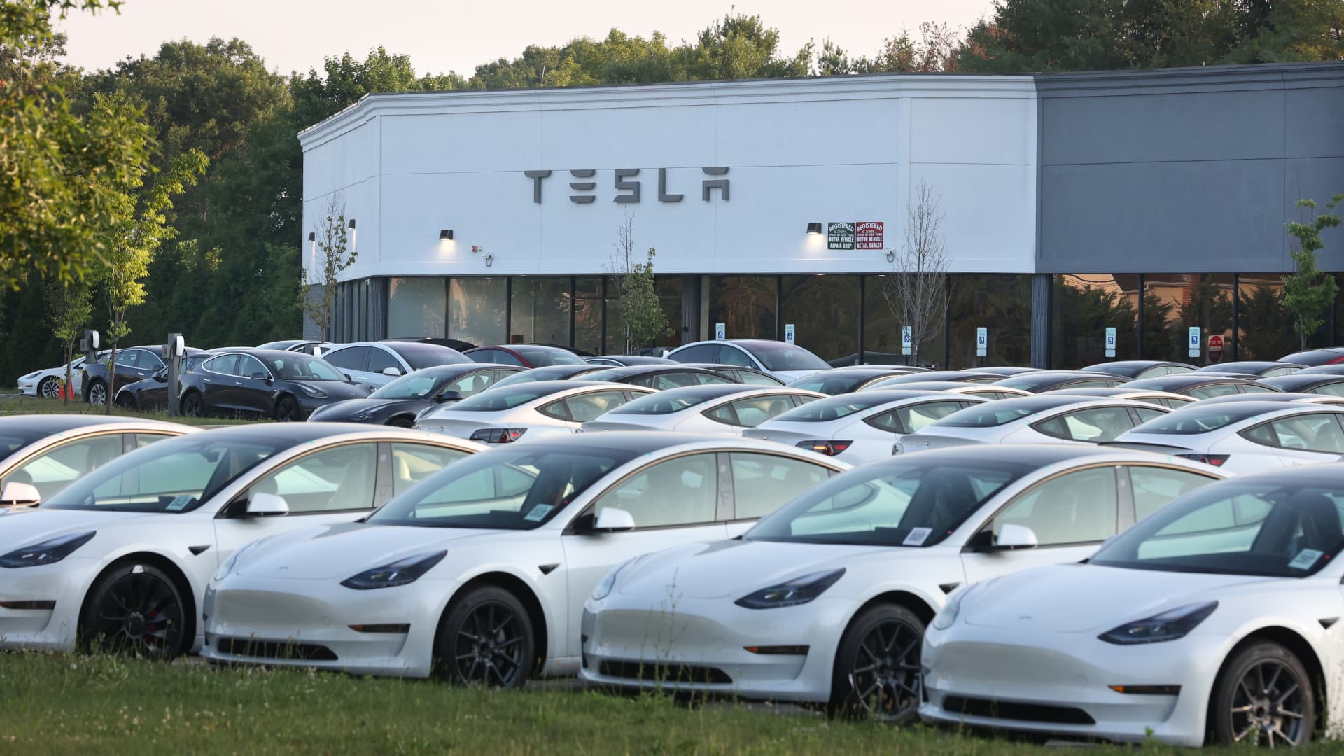 Tesla story ‘broken?’ Analysts cut their price targets on the electric car maker after disappointing third-quarter earnings