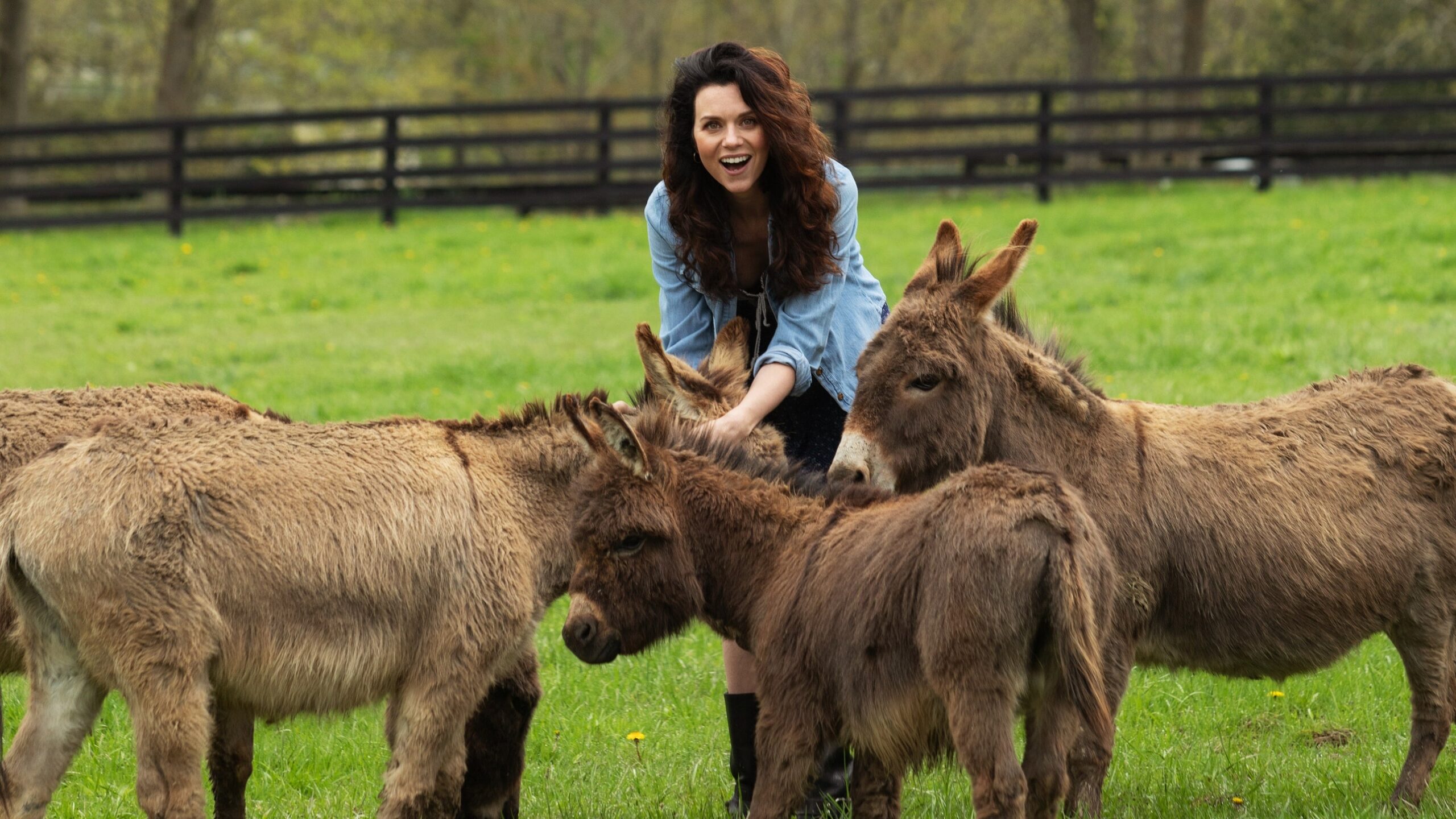 8 Celebrities Who Have Embraced the Farm Life