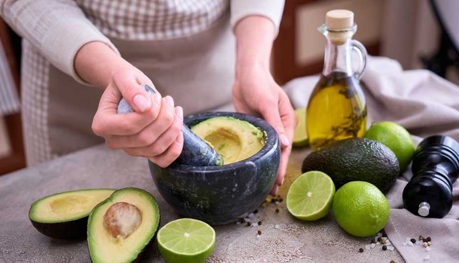 A Doctor Explains Why Healthy Fats Are Good for You