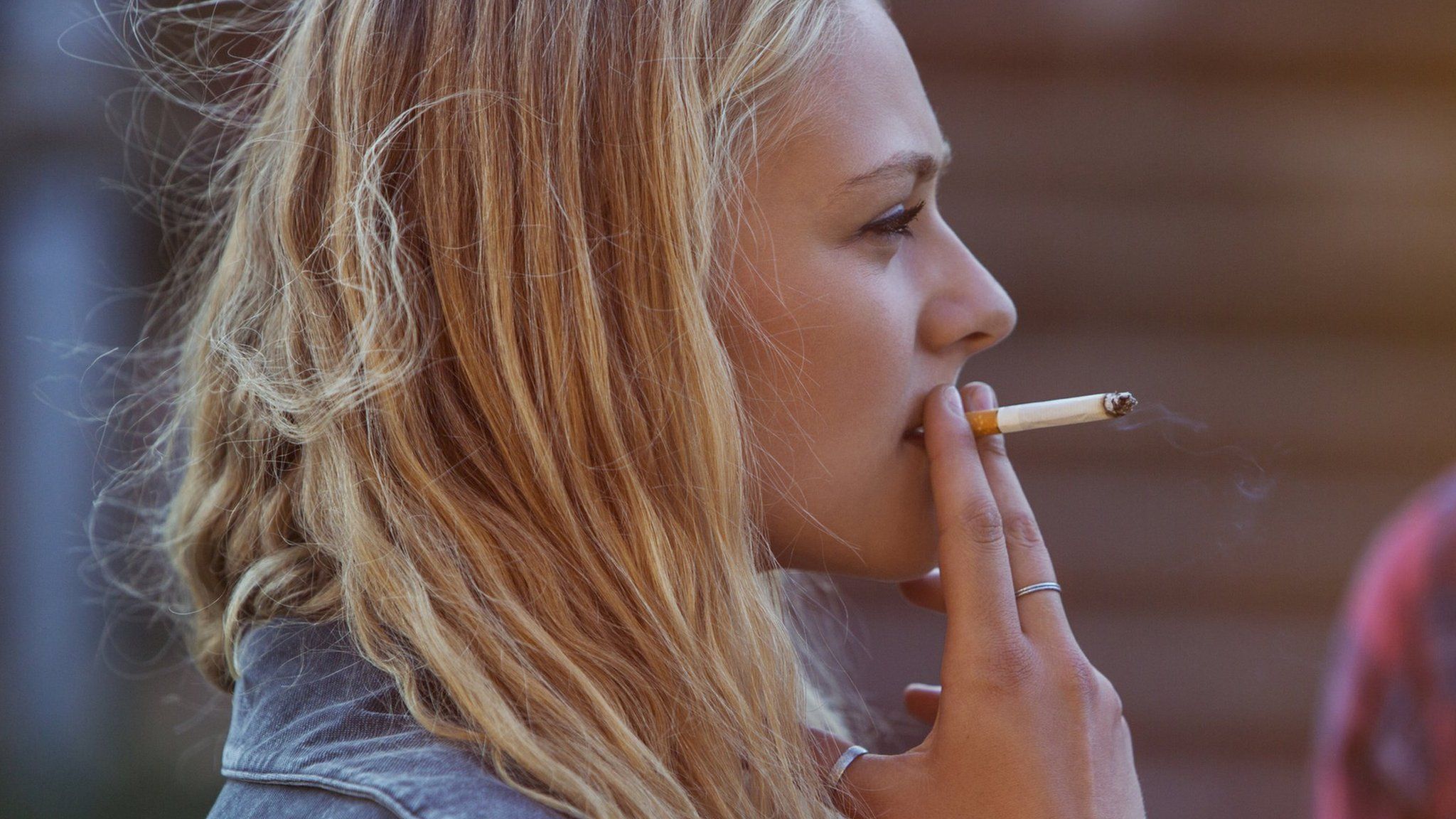 Smoking age should rise from 18, by one year every year