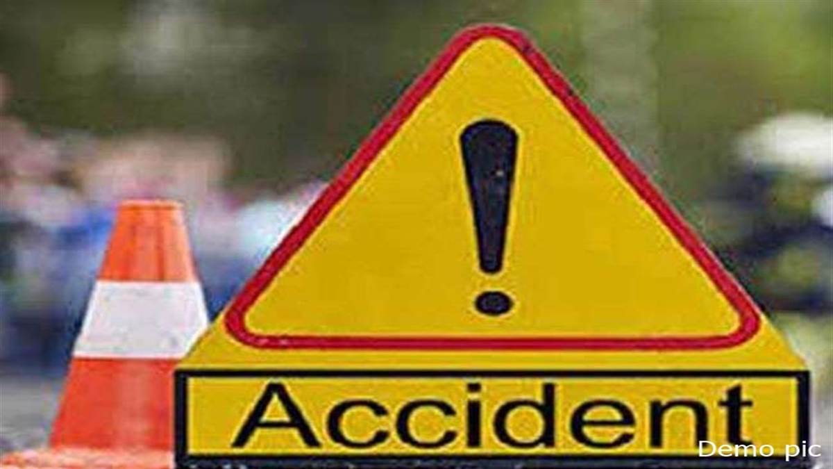 Ambikapur crime News :  कार की टक्कर से मोटरसाइकिल चालक की मौत,पत्नी सहित दो घायल – Motorcyclist killed in car collision two injured including wife