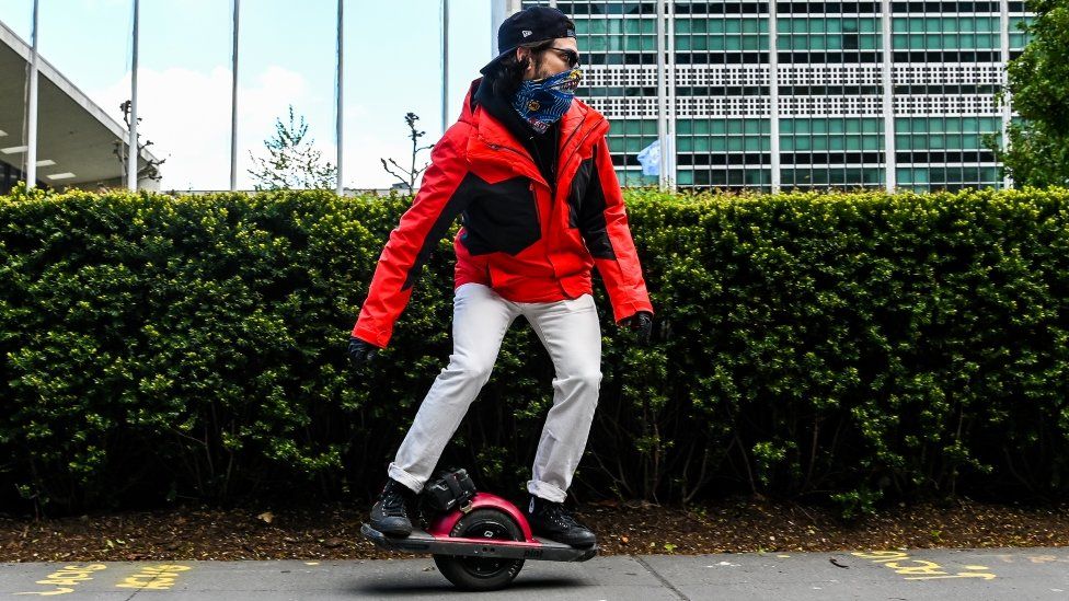 Onewheel: Snowboard Shop halts sales after four deaths in US