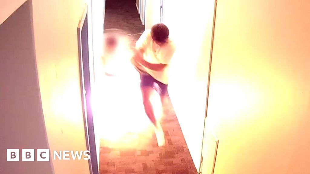 Watch: Backpackers flee fireball in Sydney hostel