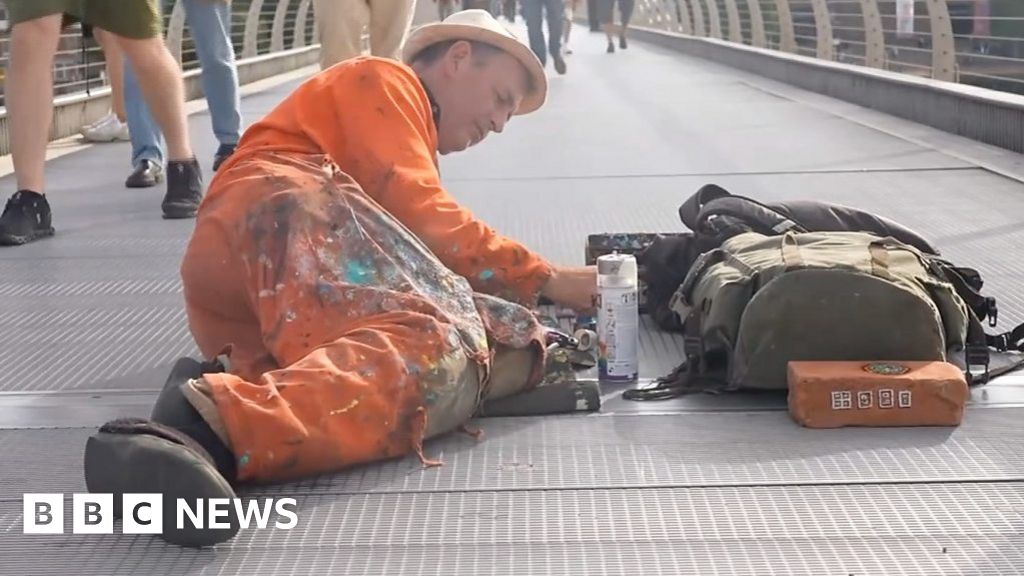 Man’s tiny chewing gum art to be blasted off bridge