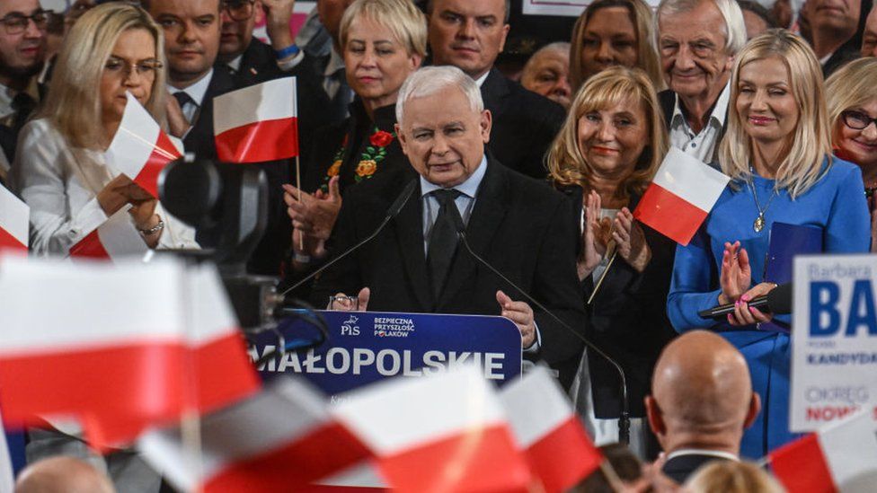 Poland election: Poles prepare to vote as rivals end acrimonious campaign