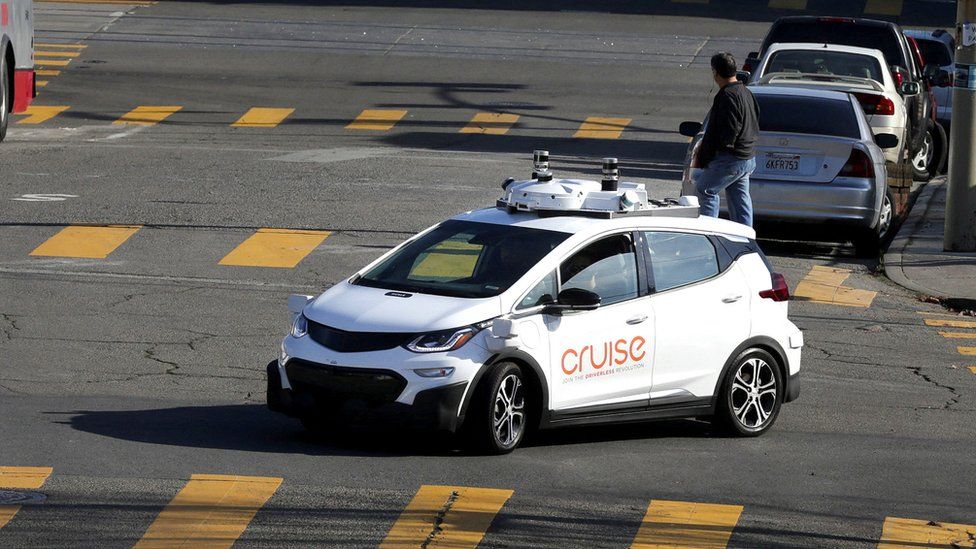 Cruise self-driving cars investigated after two accidents