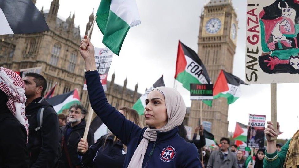 Gaza protest in London sees thousands call for bombing to stop