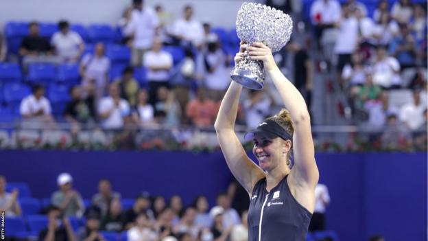 Haddad Maia beats Zheng to win WTA Elite Trophy