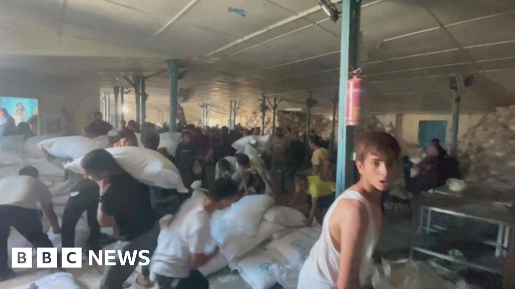 Chaos at Gaza food warehouse as people grab supplies