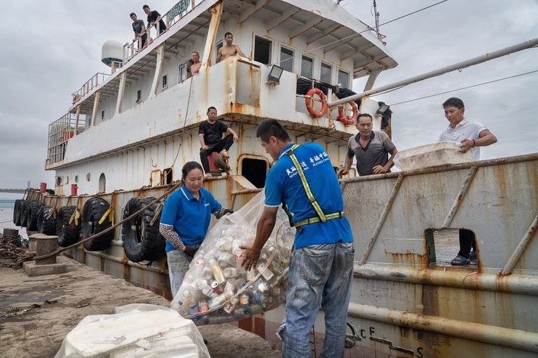 Filipino mayor, Chinese recycler among top UN environmental honorees