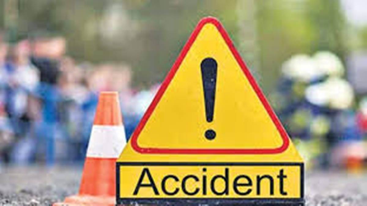 Morena Accident News: हाईवे किनारे खड़े ट्रक में घुसी कार, तीन सवारों की दर्दनाक मौत – Morena Accident News Car rammed into truck parked on the side of the highway three passengers died tragically