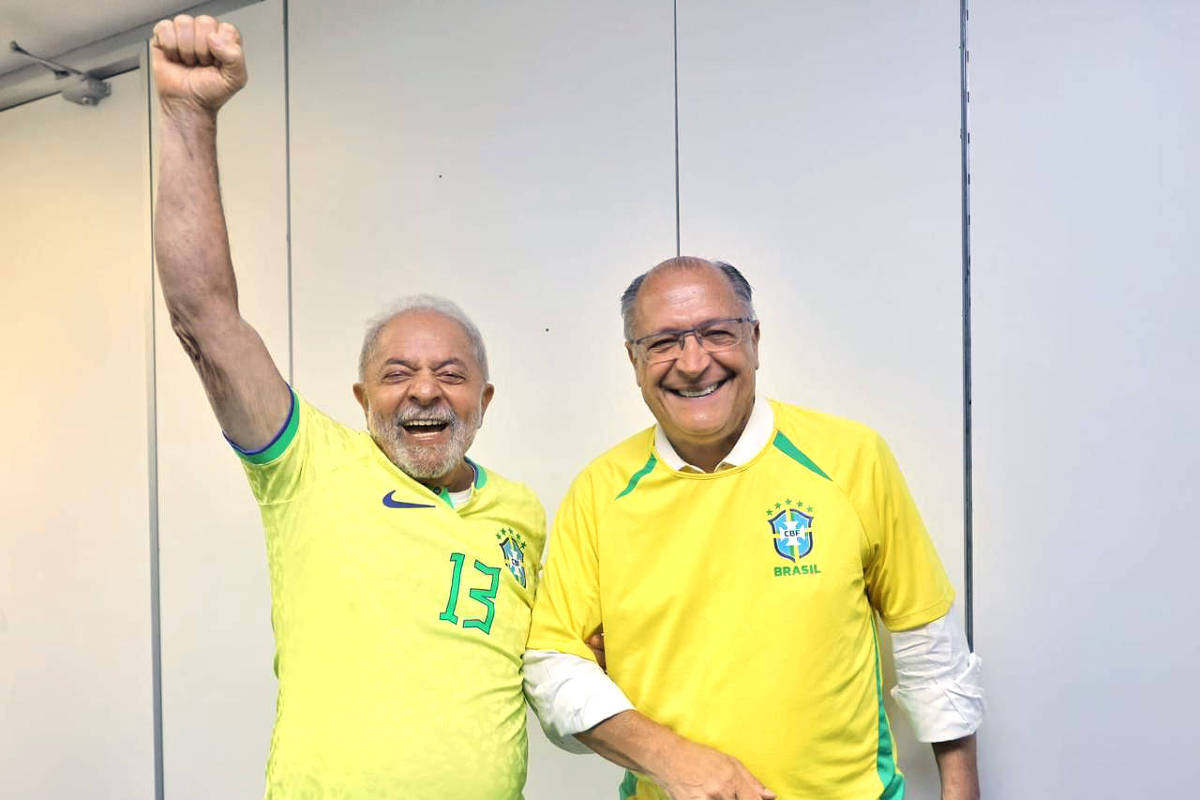 Lula diz que Brasil não tem ídolos no futebol e critica jogadores que curtem farra e noitada – 31/10/2023 – Esporte