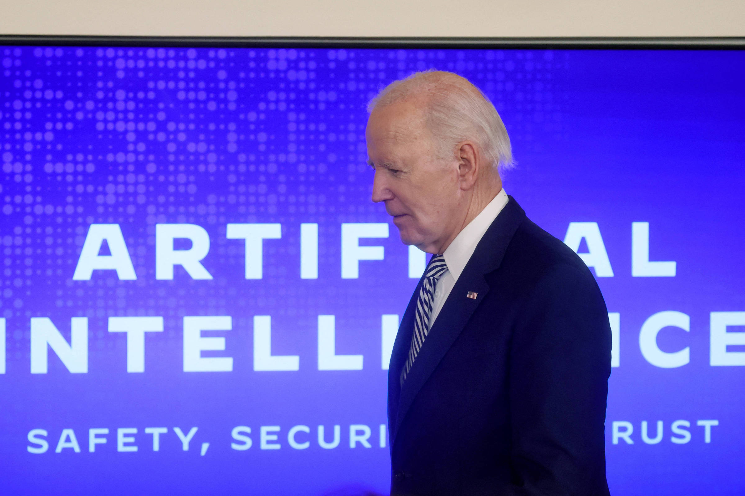 Biden anuncia plano para regular inteligência artificial – 30/10/2023 – Tec