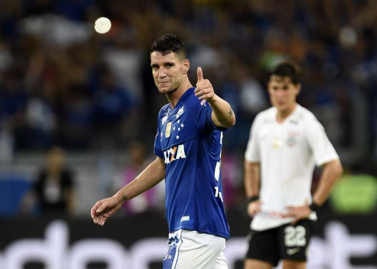 Thiago Neves anuncia aposentadoria do futebol