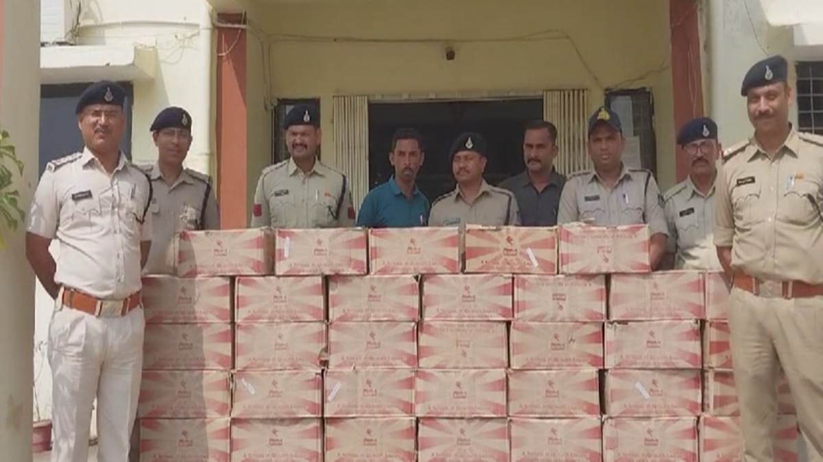 Dhar News : कार से जब्त की 46 पेटी अवैध शराब, दो आरोपित हुए फरार – Dhar News 46 boxes of illicit liquor seized from the car two accused absconded