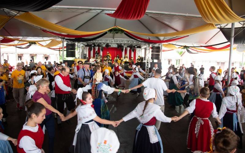 Danças típicas preservam a tradição e valores da cultura germânica