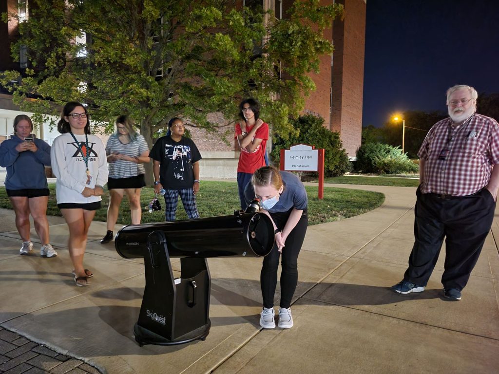 Starry nights: Astronomy Club offers community for nocturnal night-gazers