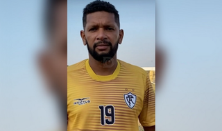 Jogador do Corumbaense é internado após partida de futebol na Capital