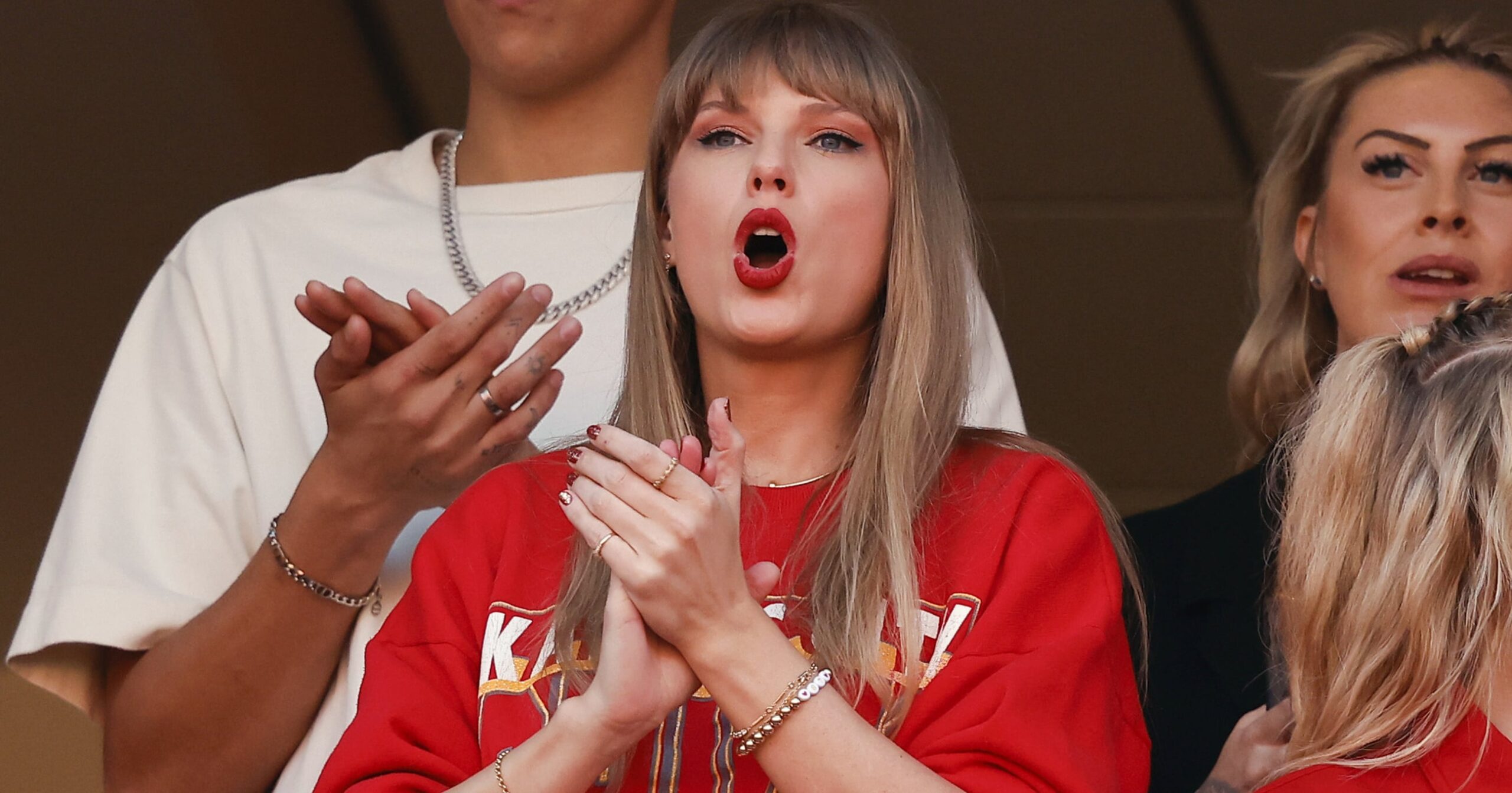 Taylor Swift Wore the Most Romantic Piece of Jewelry For Travis Kelce