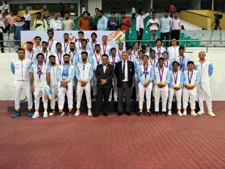 BCCI: एशियन गेम्स में गोल्ड मेडल जीतने वाले खिलाड़ियों से मिले रोजर बिन्नी और जय शाह, सामने आई तस्वीर