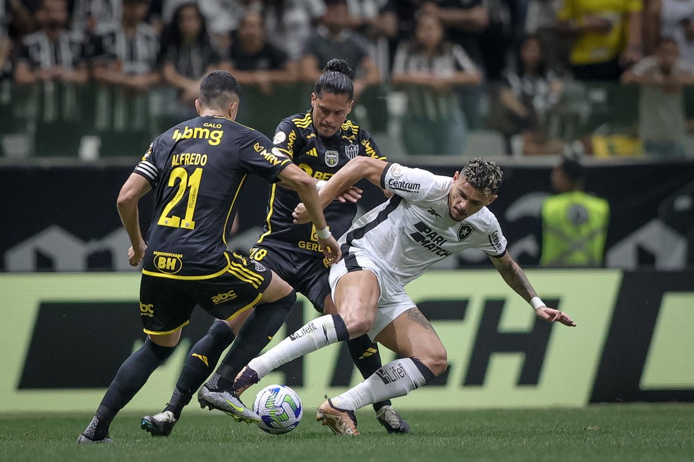 Hulk x Tiquinho Soares: qual o melhor jogador paraibano de futebol na atualidade? Vote