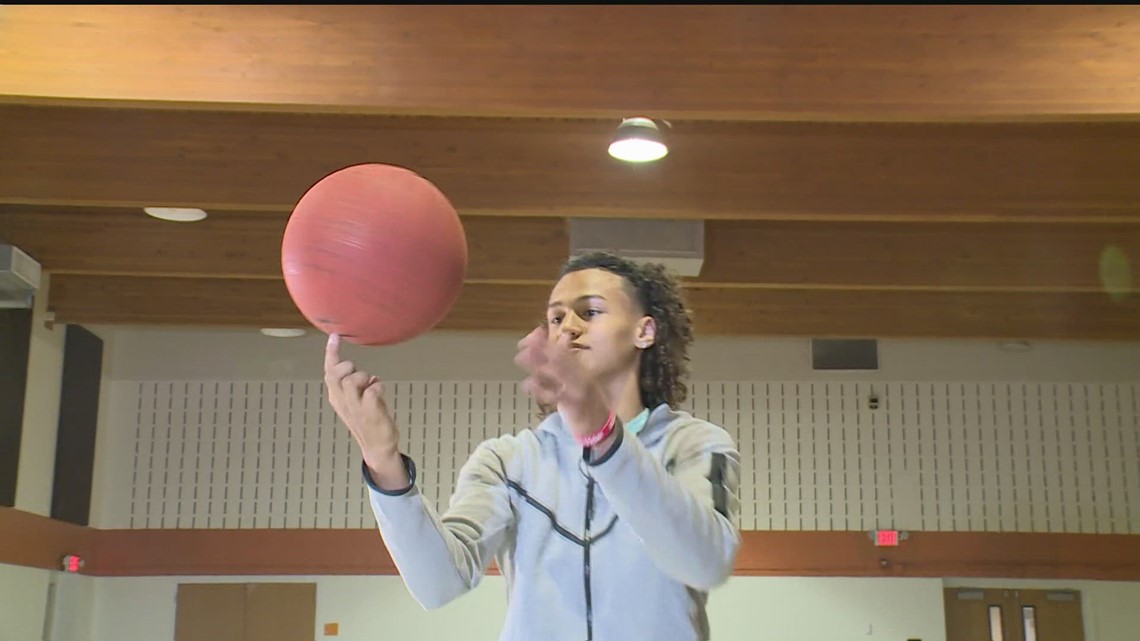 Hopkins High basketball star hosting camp for youth in the community