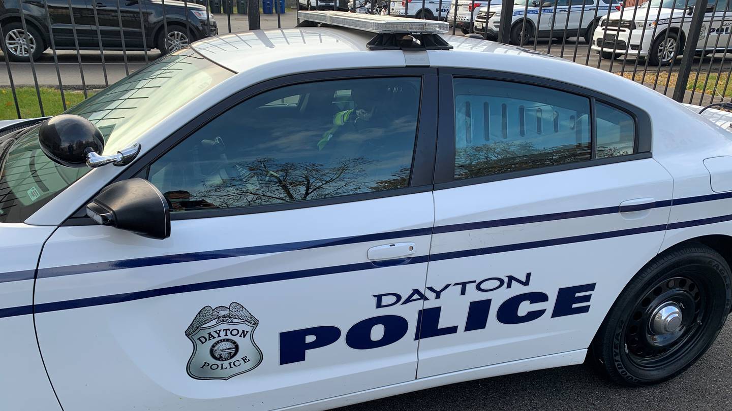 2 injured, 1 seriously, after car slams into tree in Dayton