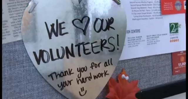 Washington food banks see a need of volunteers statewide