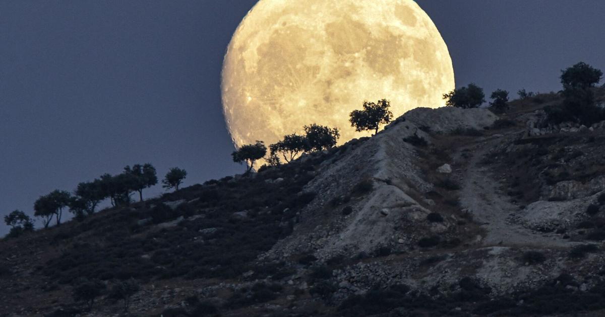 Apollo 17 astronauts collected rocks that reveal the moon’s true age