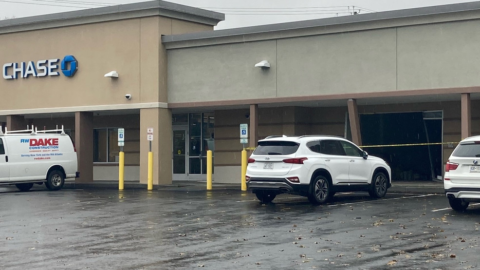 Elderly man crashes car into Chase Bank on Western Avenue, police say