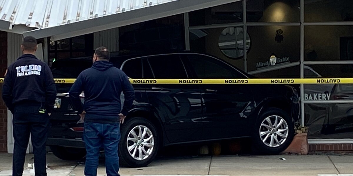 Car crashes into building at Ottawa Hills Shopping Center, officials investigating