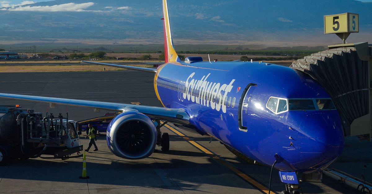 Southwest Airlines profit falls, expects higher deliveries from Boeing in 2023