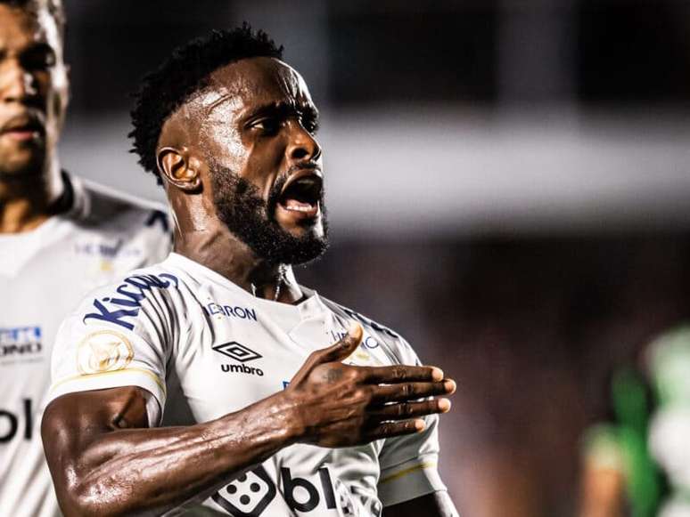 Mendoza bate boca com torcedor do Santos: ‘Não entende de futebol’