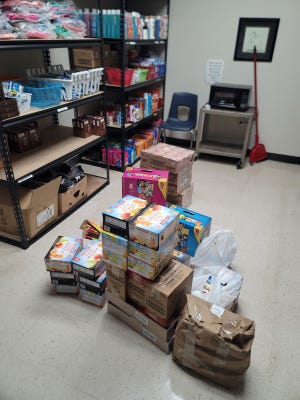 Perry Elks make donations to Perry High School’s backpack program, Perry Area Food Pantry