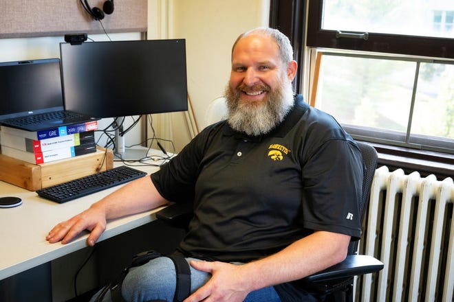 University of Iowa offers new help for student veterans with mental health struggles