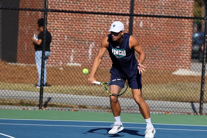 Men’s Tennis Finishes Fall Strong