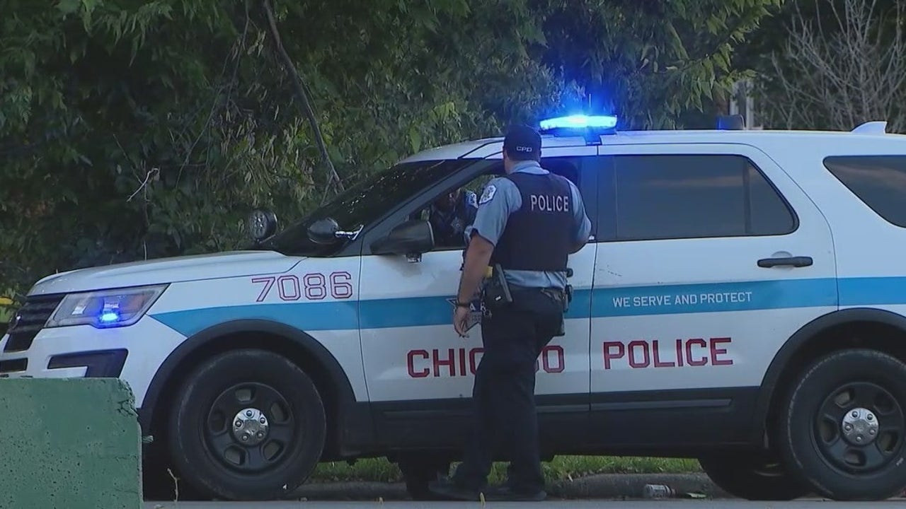 Chicago crime: Man shot in the chest while inside parked car on West Side