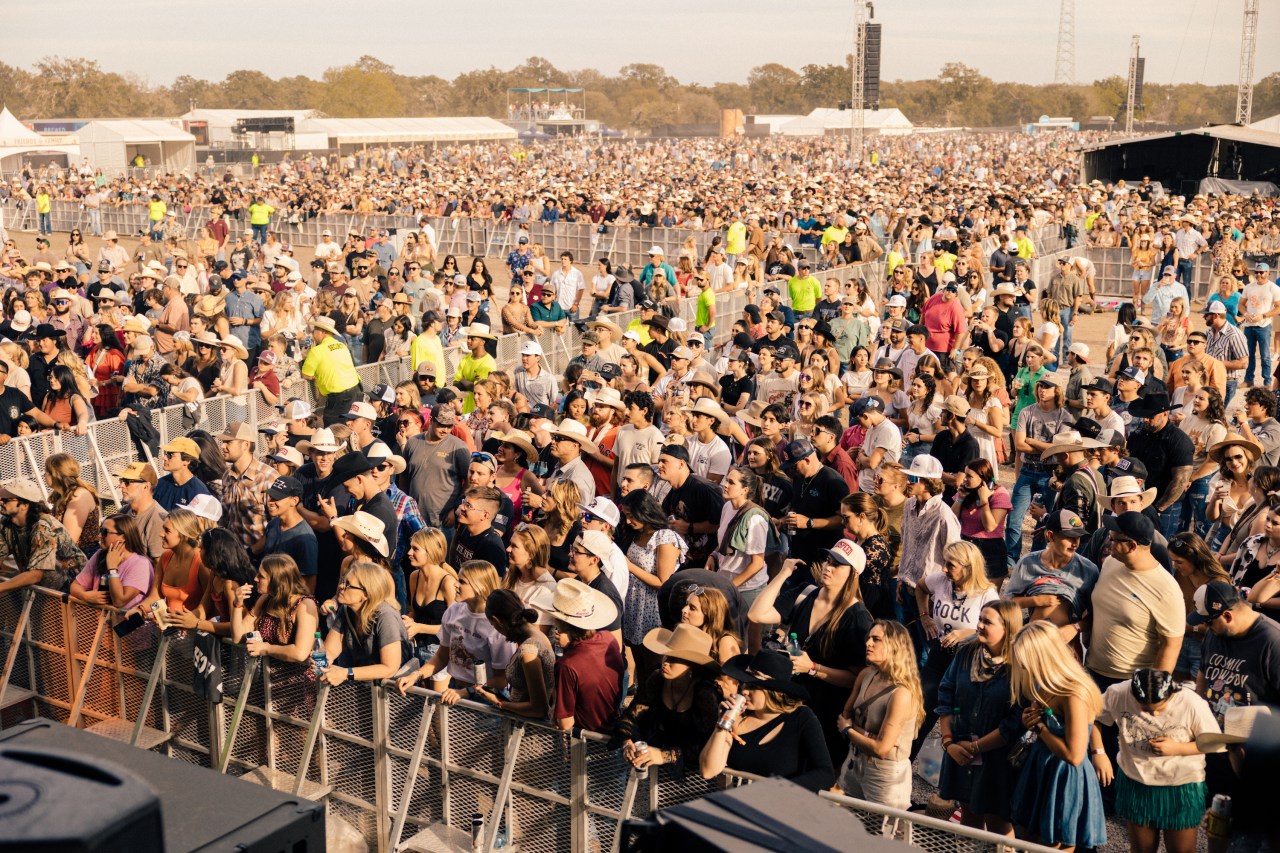 Texas music festivalgoers see hourslong traffic, water shortage