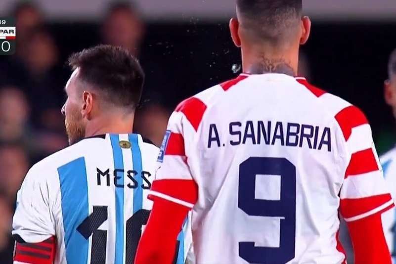 Paraguaio nega que tenha tentado cuspir em Messi