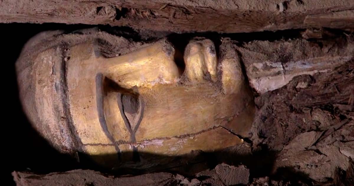 Egyptian Coffin Is Unearthed Using Ancient Technology (Video)