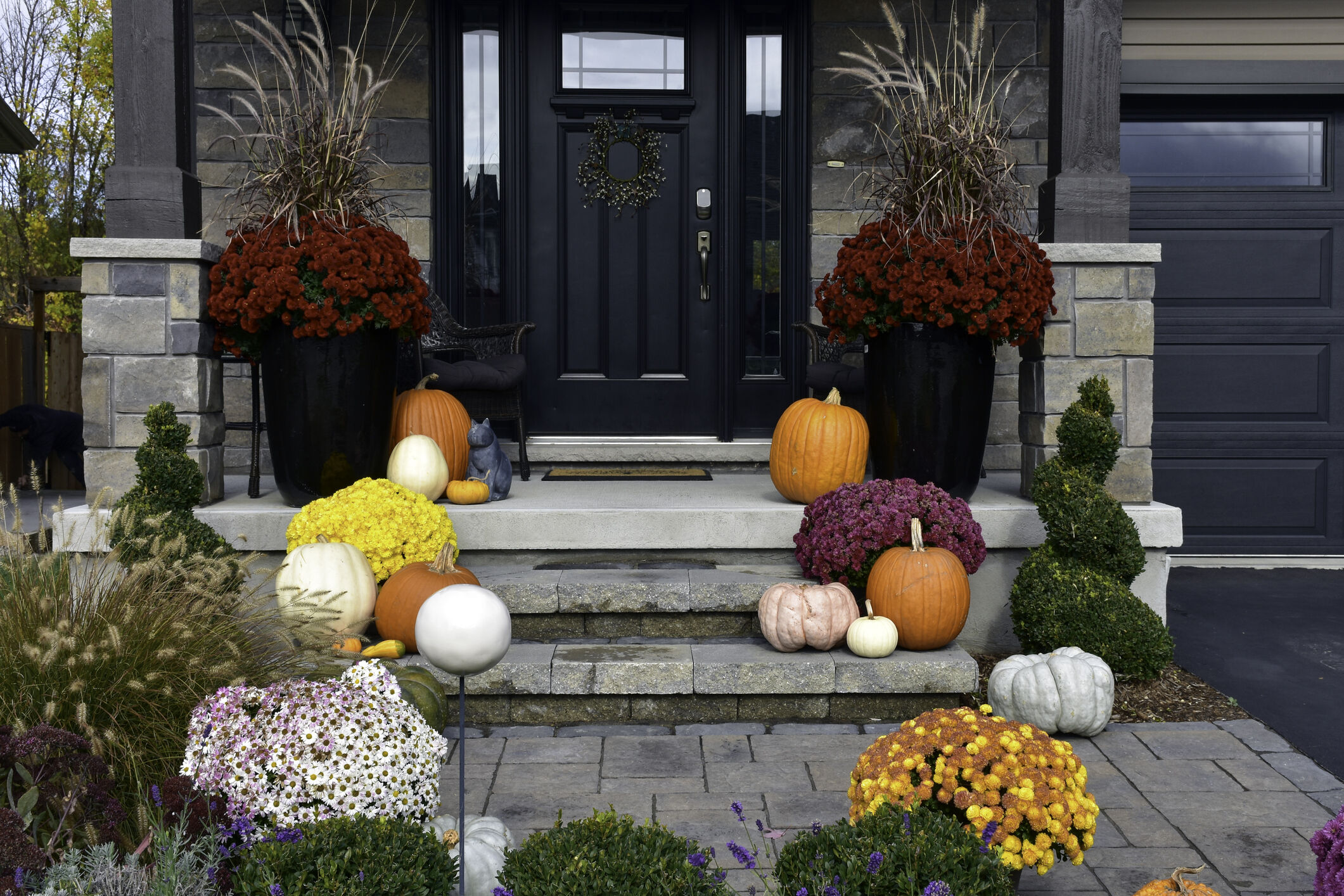 7 easy ways to add curb appeal to your home this fall