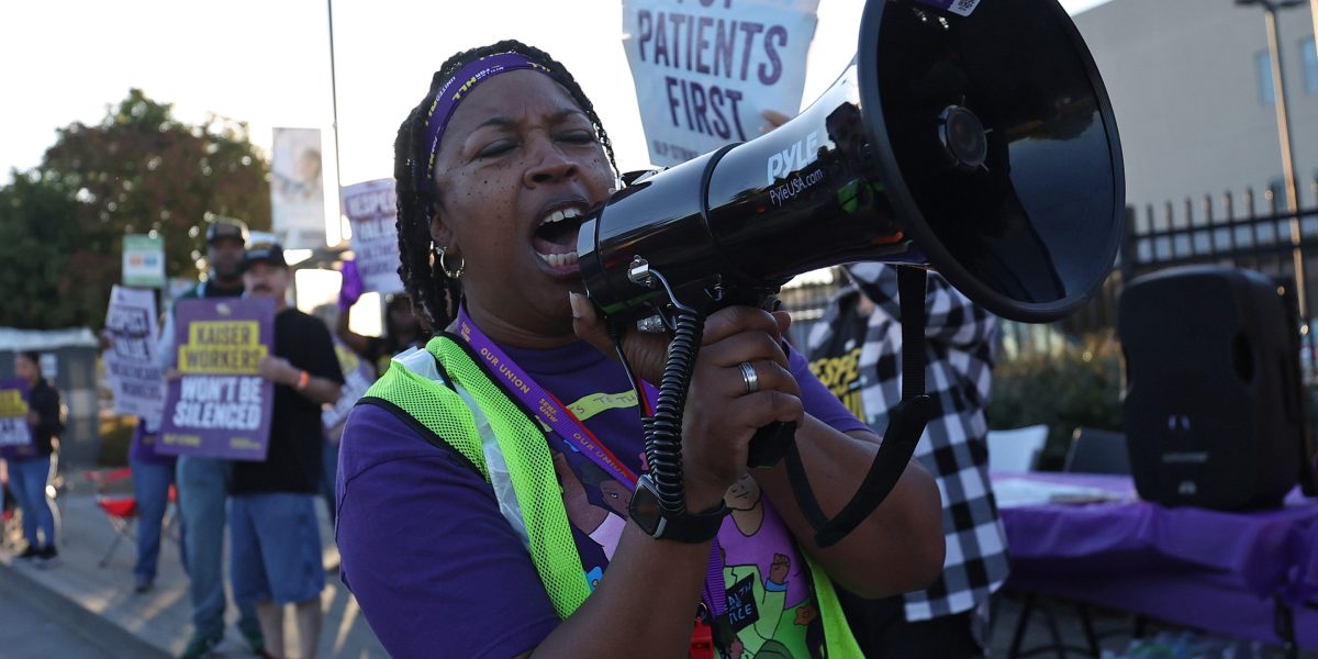 Historic healthcare workers strike bears fruit with 21% wage hike from Kaiser Permanente—and a $25 minimum wage in California