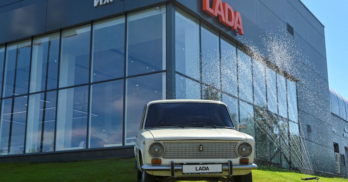 Moscow tells officials to buy Russian Ladas, Chinese cars