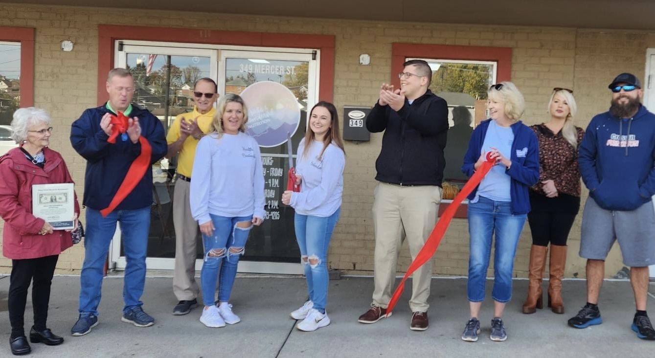 Wild and Wonderful Nutrition cuts ribbon for Mercer Street location