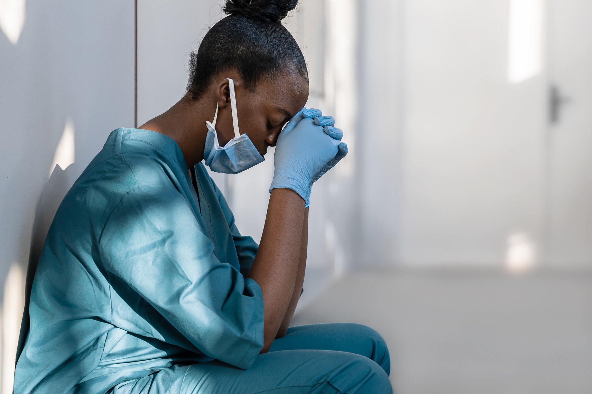 Machine learning sheds light on mental health challenges faced by HCWs during COVID-19 pandemic
